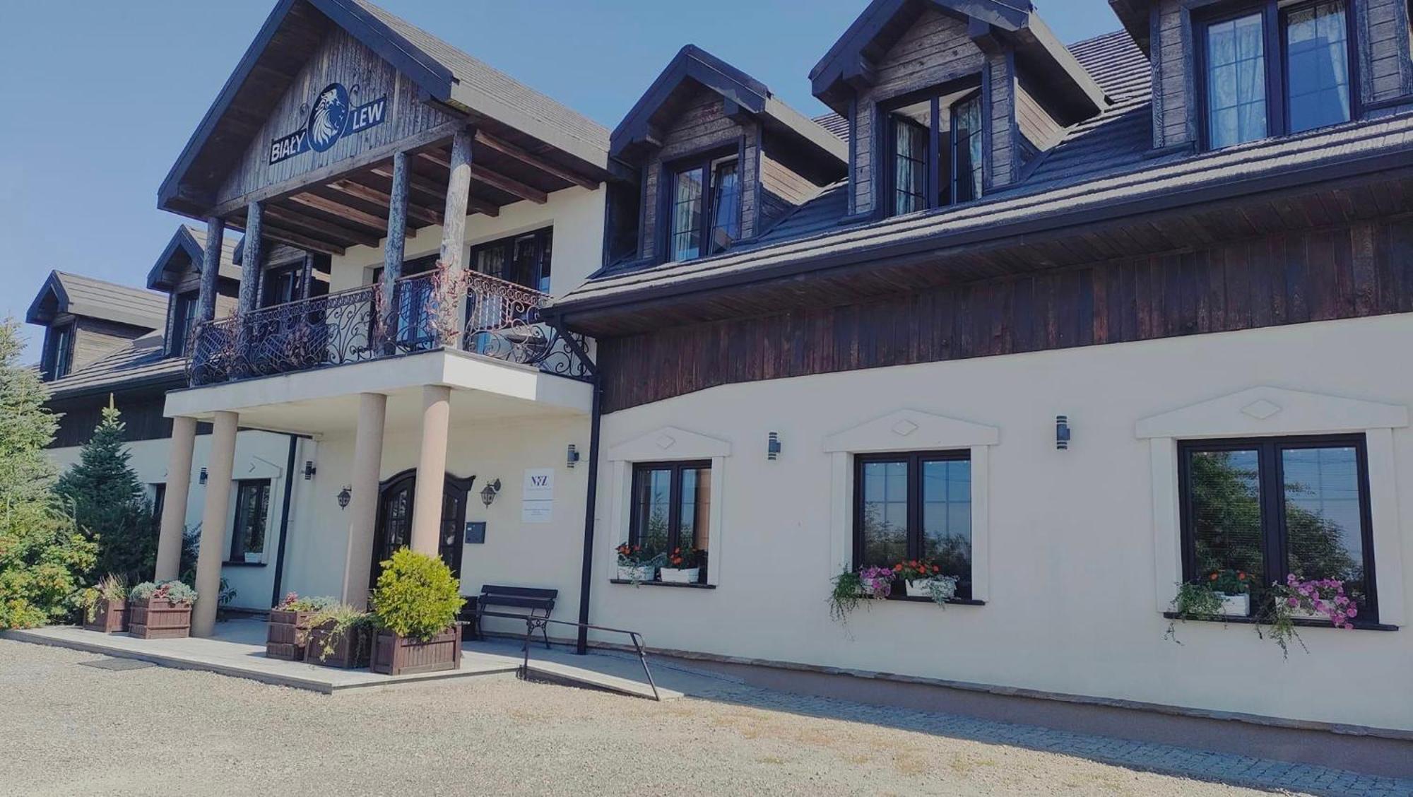Osrodek Bialy Lew Bed & Breakfast Wojciechow  Exterior photo